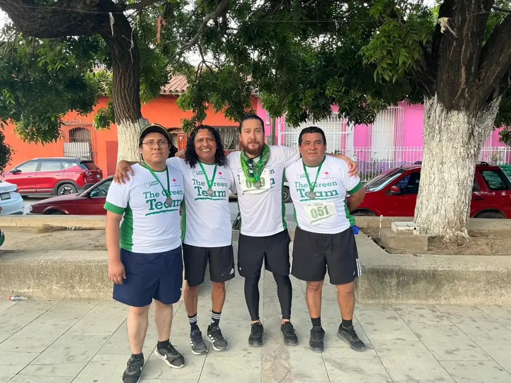 Haciendo amigos en The Green Team