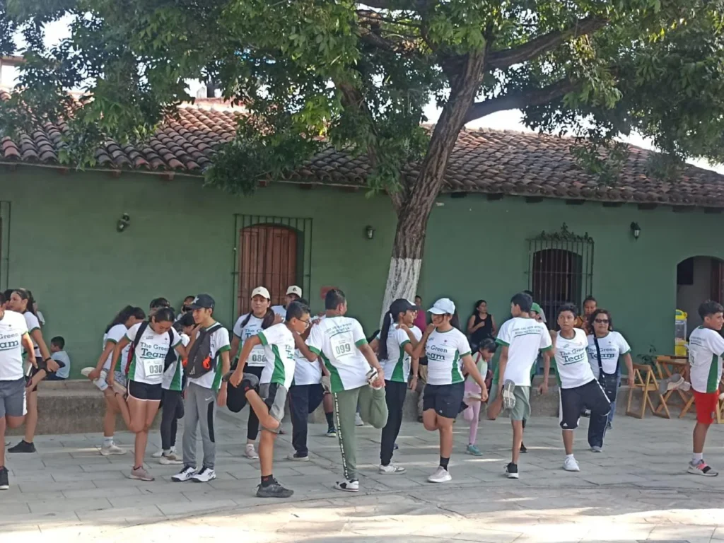 The Green Team haciendo calentamiento